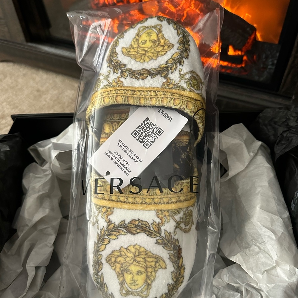 Versace slippers - Picture 3 of 7